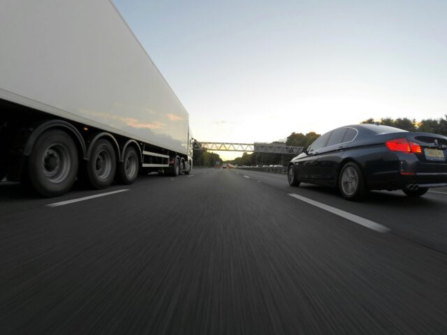 De voordelen van industrieel spuitwerk voor je vrachtwagen